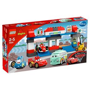 Lego Cars 2, Parada En Boxes