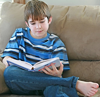 Niño leyendo